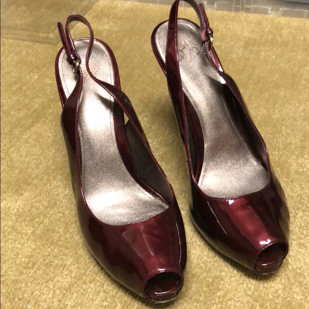 Joan & David dark red platform pump